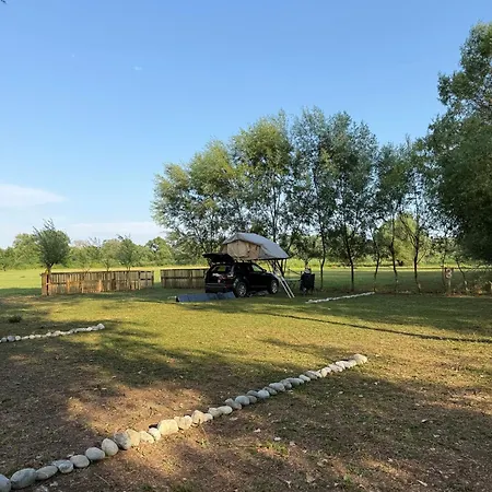 Parque de Campismo Taverna E Liqenit *