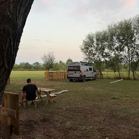 Parque de Campismo Taverna E Liqenit